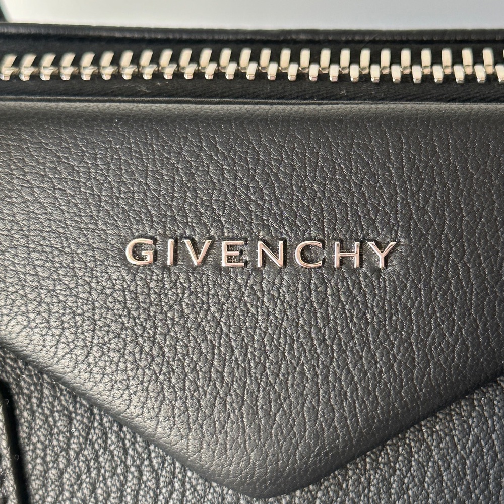 Givenchy Antigona Medium - Picture 3 of 15